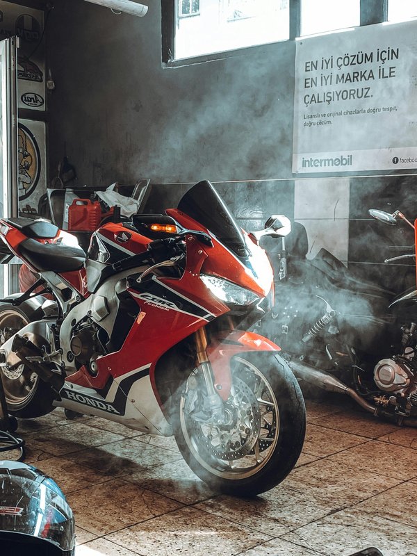 Moto électrique grosse cylindrée : avenir sportif, puissance et usage au quotidien